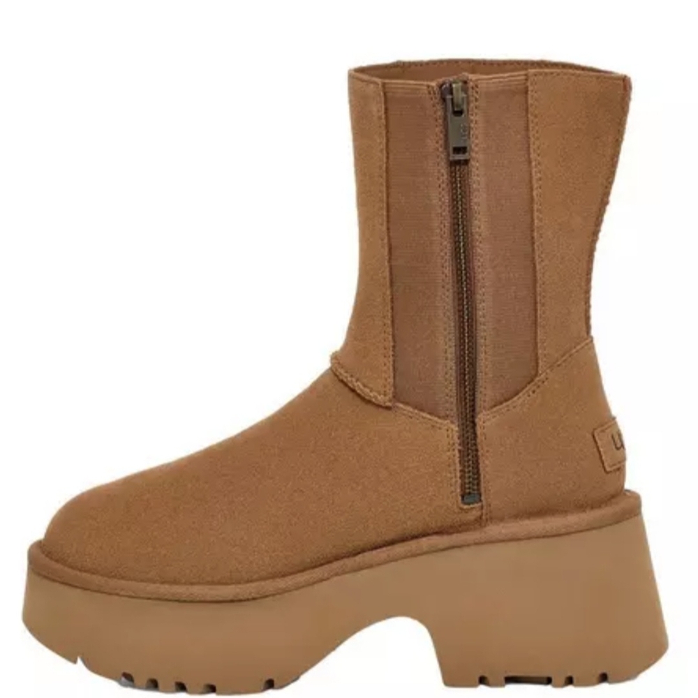 Women's UGG Classic Twin Seam Platform Heeled Boots - Picture 2 of 4